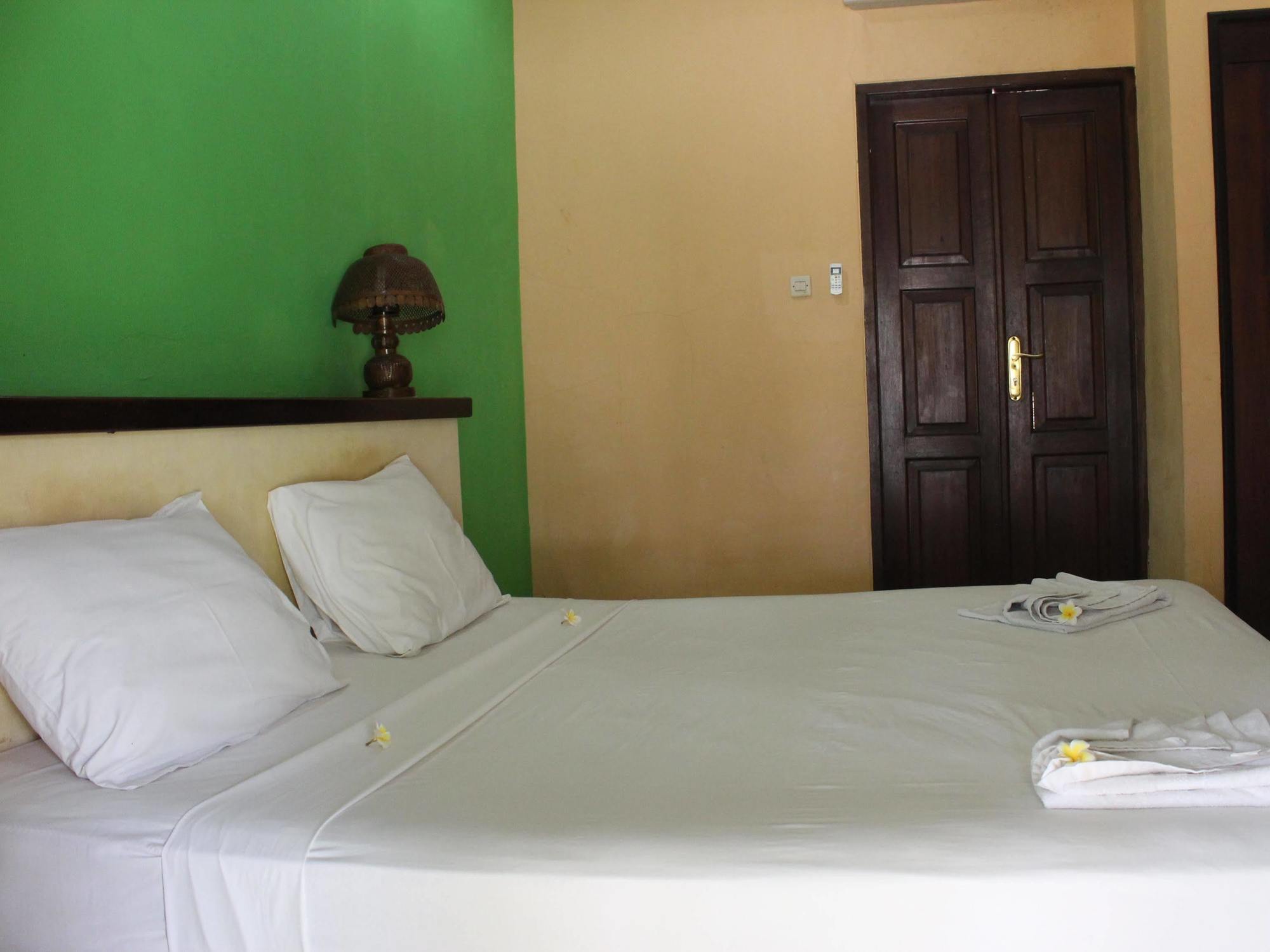 Tastura Beach Hotel Kuta  Εξωτερικό φωτογραφία