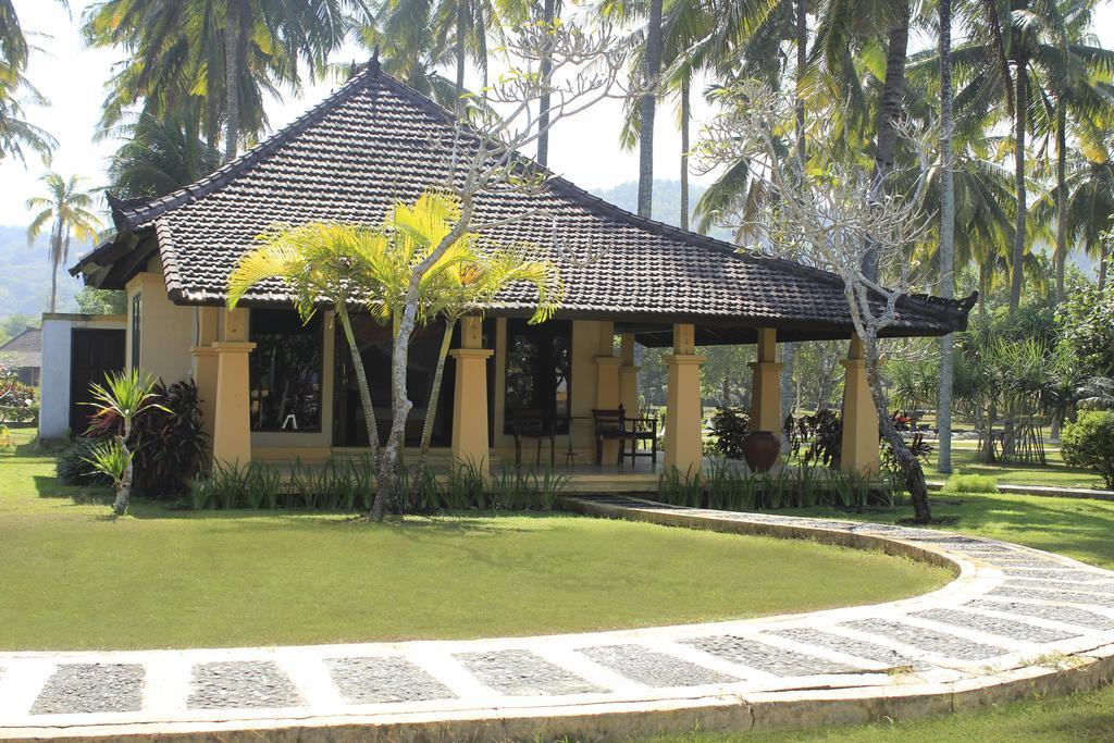 Tastura Beach Hotel Kuta  Εξωτερικό φωτογραφία